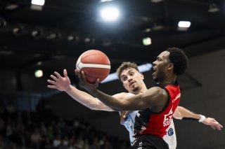 Le topscorer genevois Jaqualyn Gilbreath a brillé mardi à Fribourg KEYSTONE/JEAN-CHRISTOPHE BOTT